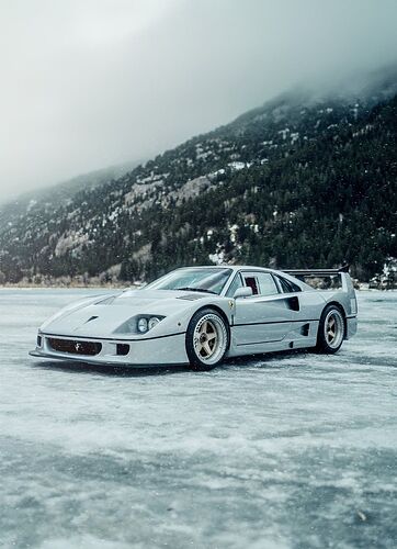 Ferrari_F40_ice