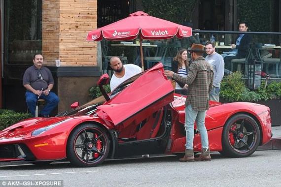 lewis-hamilton-laferrari_02